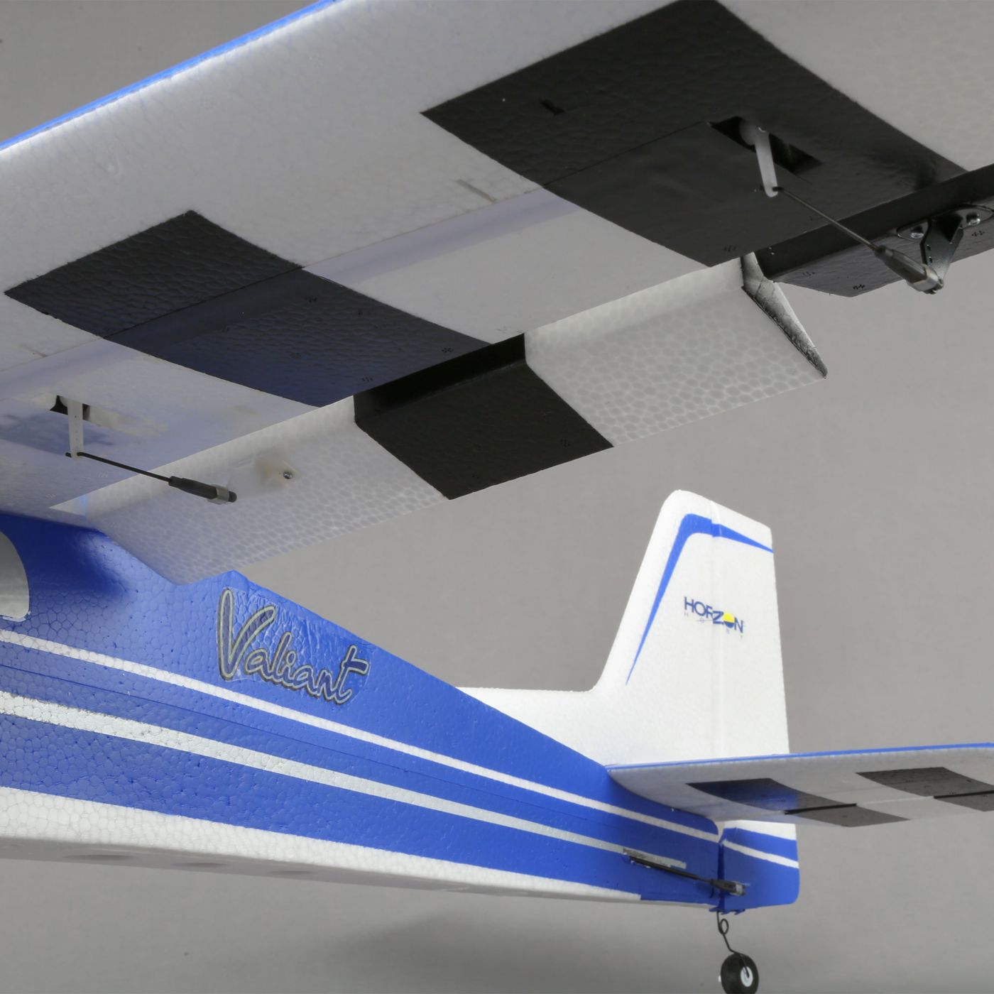 Eflite Valiant 1.3M BNF Basic with SAFE & AS3X - 4